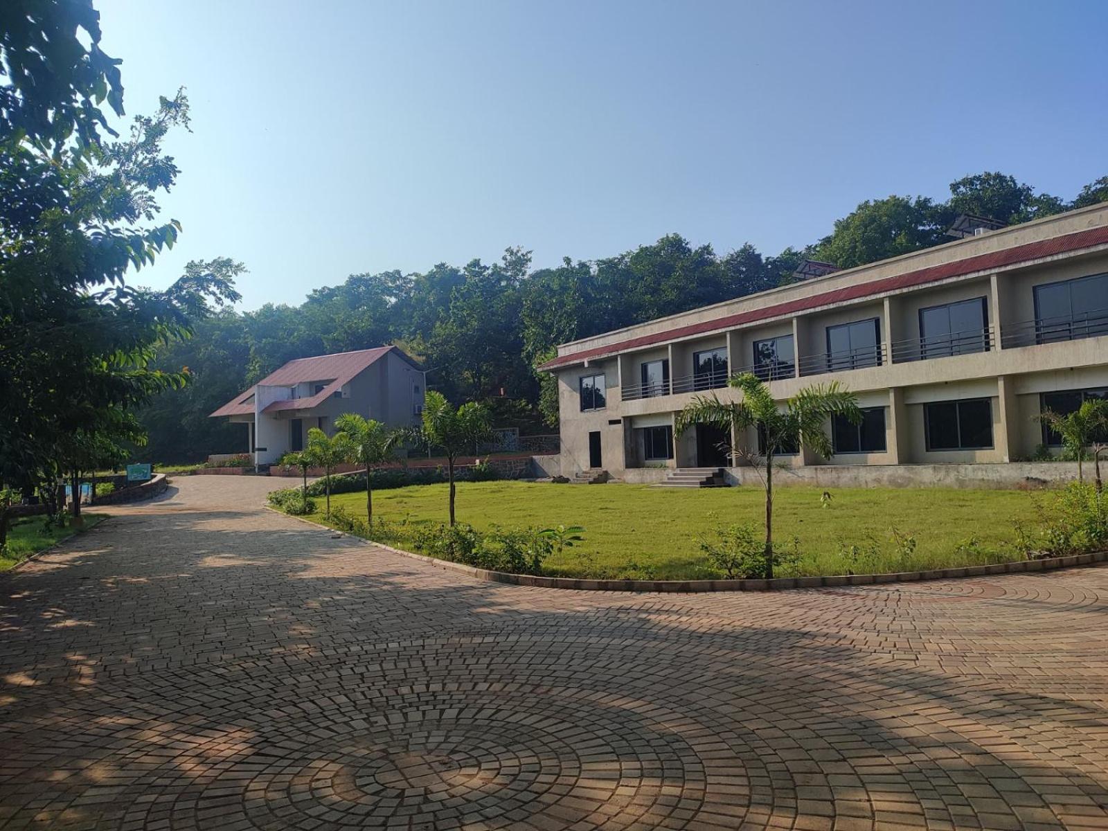 Vits Roccia Hill Resort And Adventure Park, Navapur Songadh Exterior photo